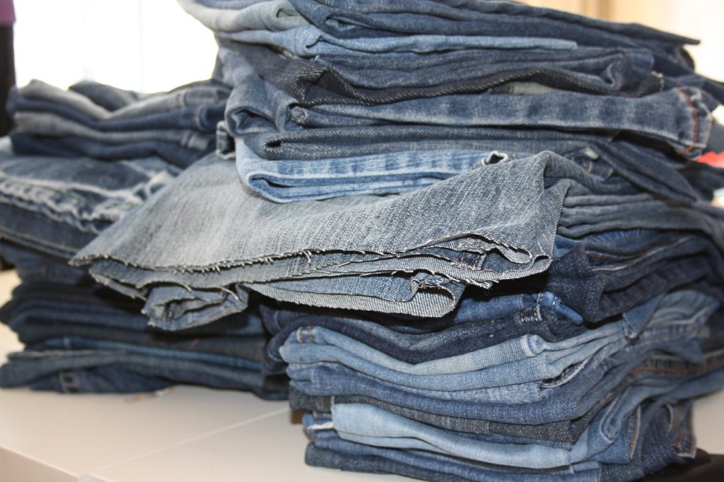 illustration atelier brico vêtements