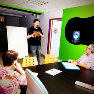 Laurent présentant un atelier